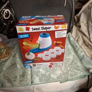 Sweet Shaper Candy Maker - Blue and Red